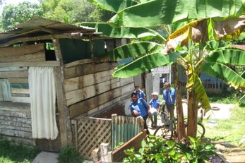 Unidos Trabajando por un Pueblecito Limpiecito